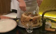 餐廳使用被咬過奶酪盤被立案調查,下頭是什么意思